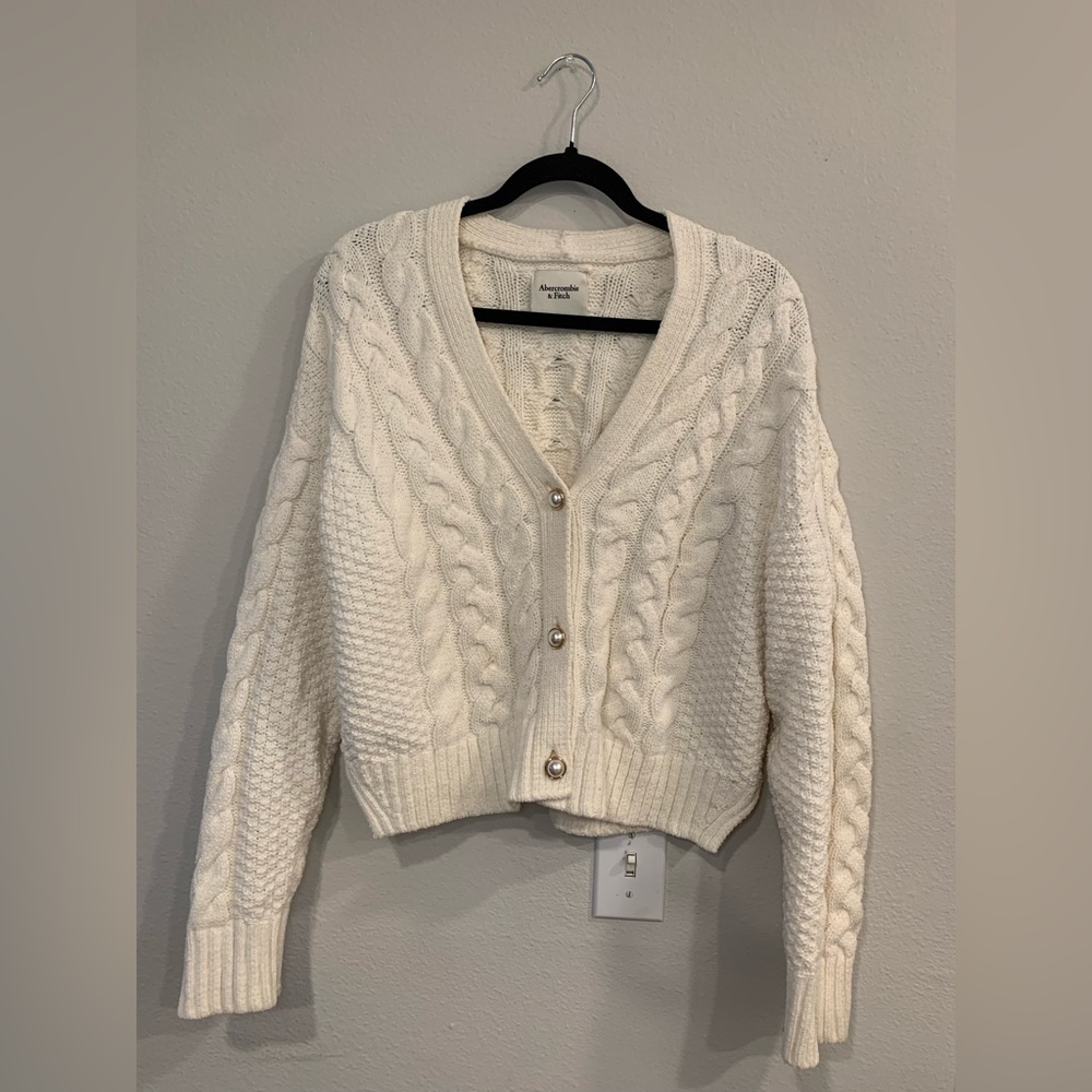 Abercrombie. Chenille Short Cardigan. Small.